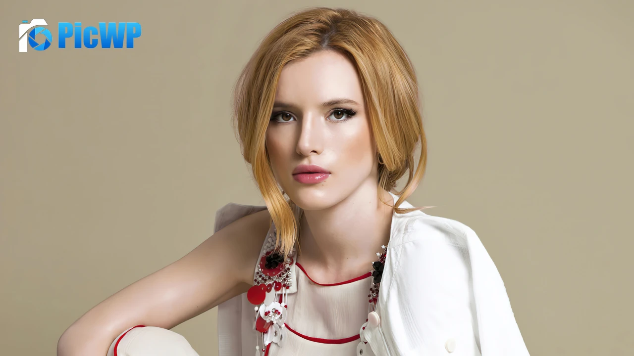 Bella Thorne Beautiful actress 6K PC Wallpaper