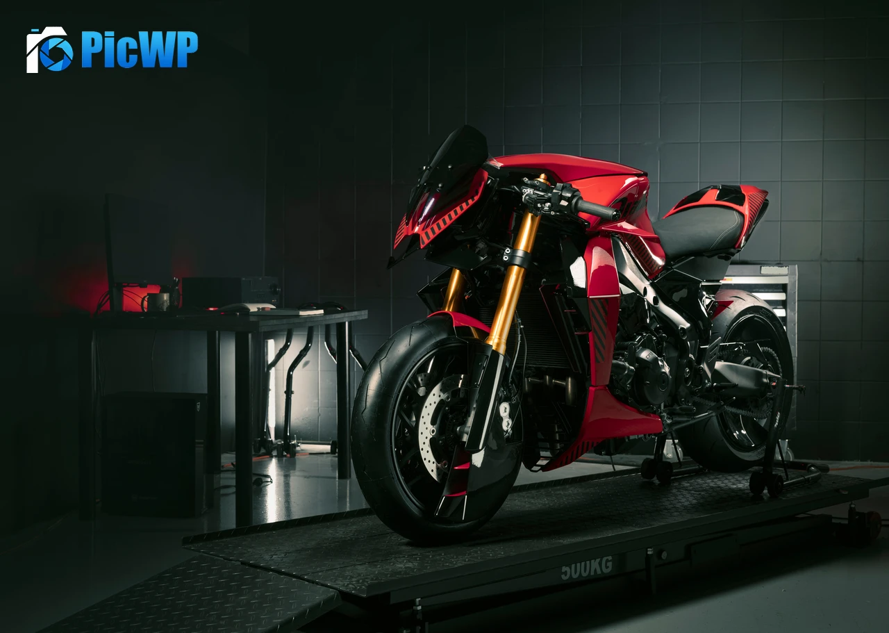 Yamaha MT-09 Puig Diablo 8K PC Wallpaper