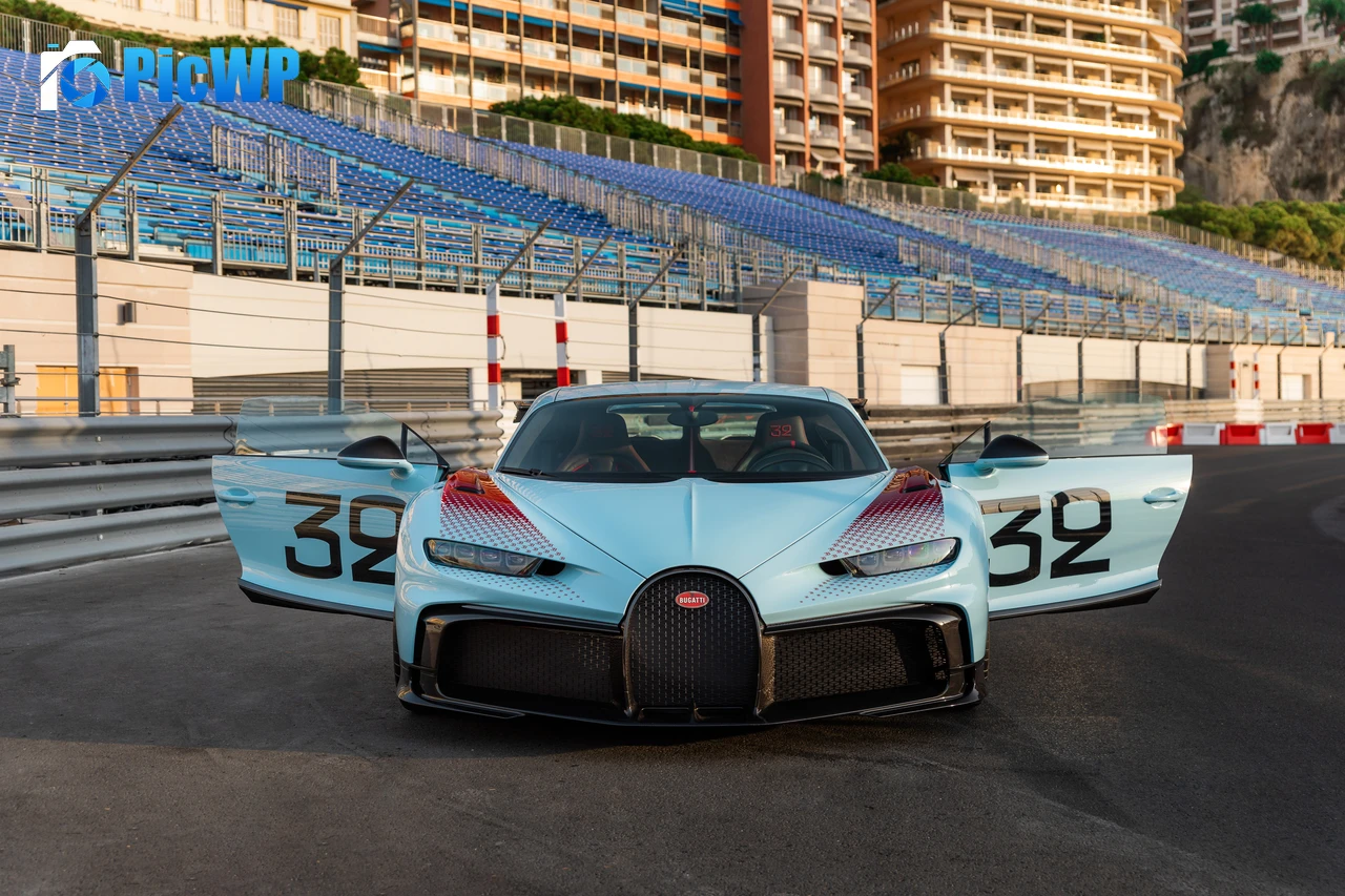 Bugatti Chiron Pur Sport Race track 4K PC Wallpaper