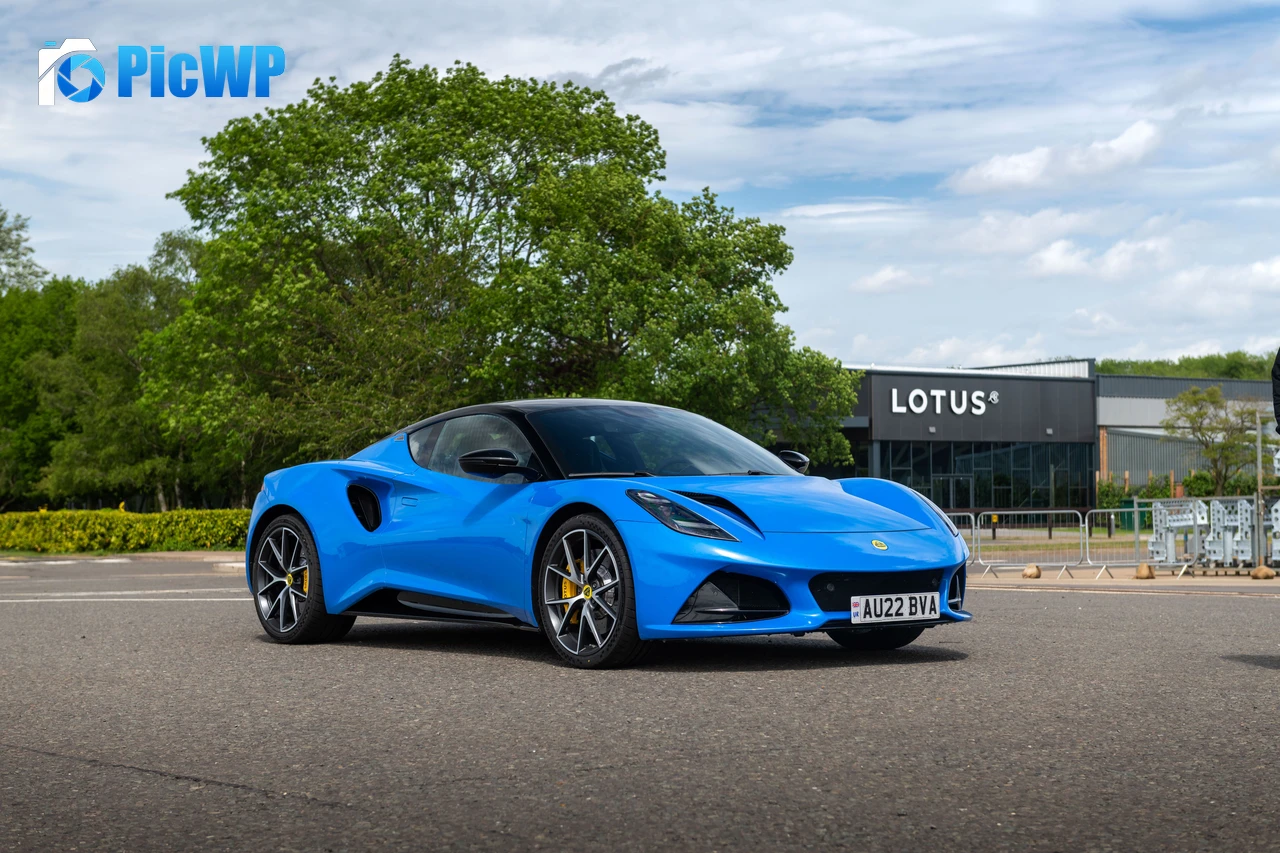 Lotus Emira 2022 9K PC Wallpaper