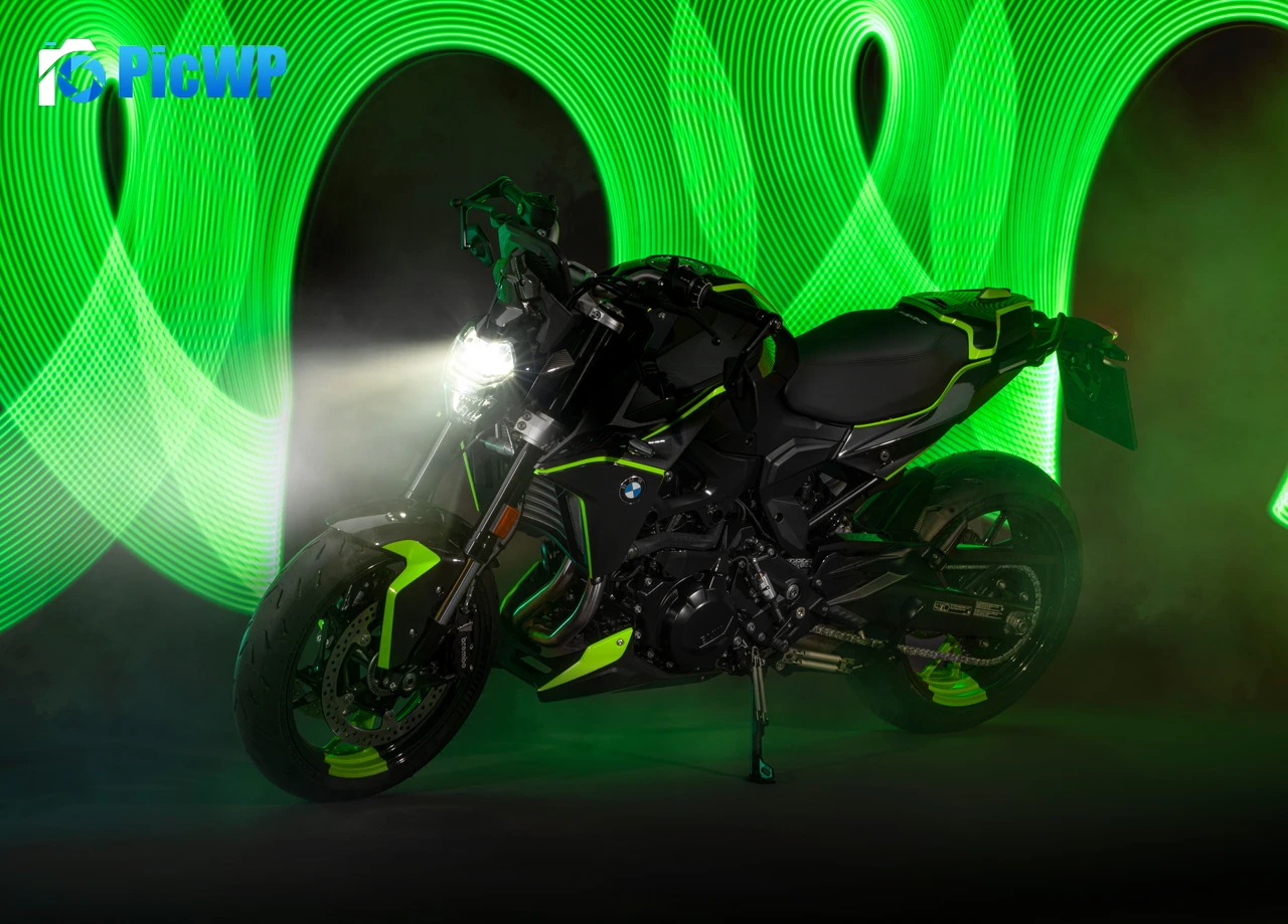 BMW F 900 R 8K PC Wallpaper