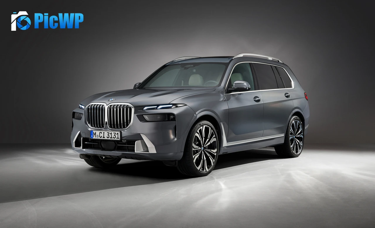 BMW X7 xDrive40i Luxury SUV 6K PC Wallpaper