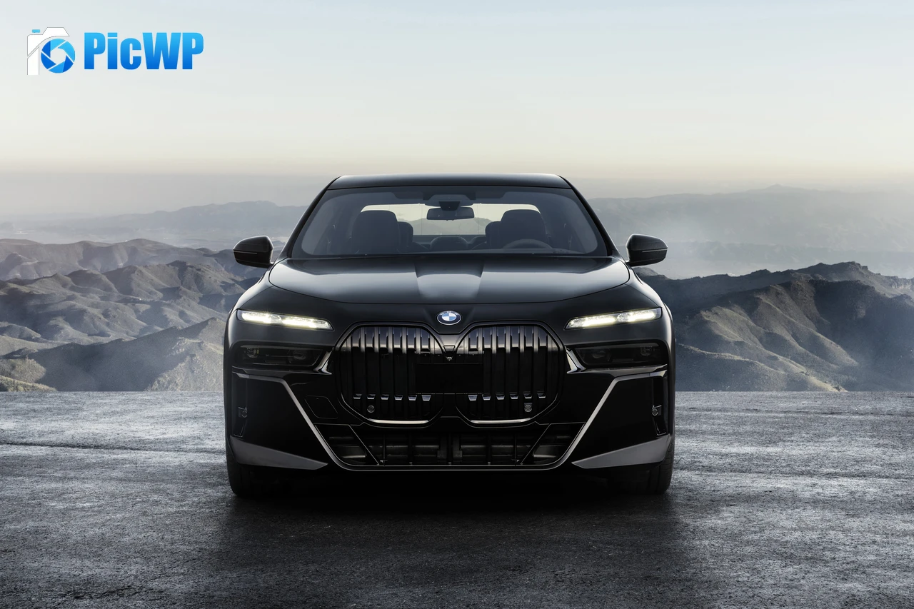 BMW 760i xDrive M Sport 2022 5K PC Wallpaper