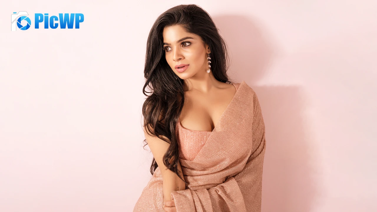 Divyabharathi Tamil actress 8K PC Wallpaper