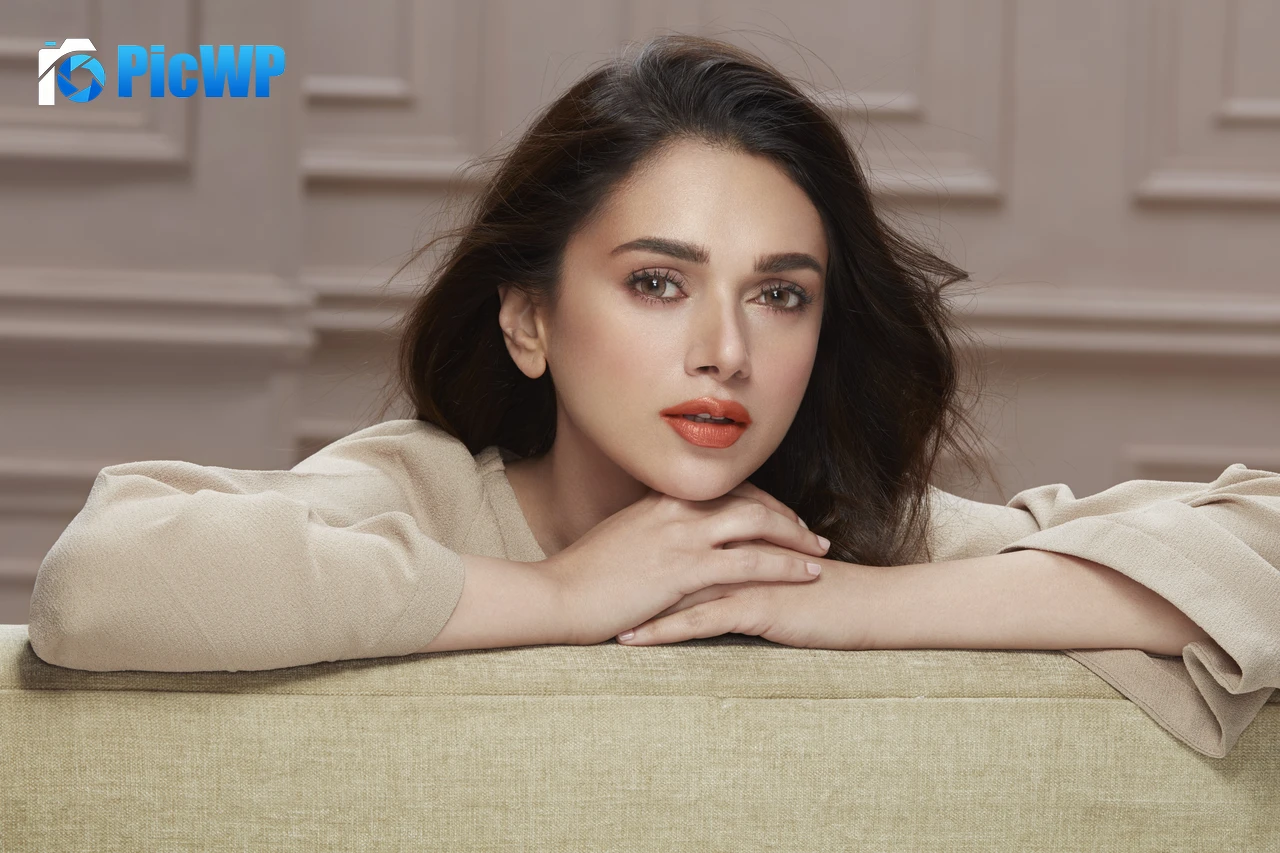 Aditi Rao Hydari Beautiful actress 9K PC Wallpaper