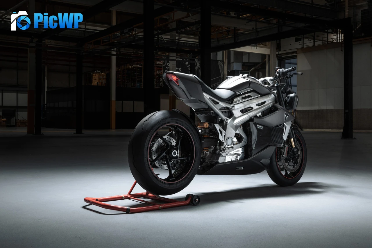 Triumph TE-1 7K PC Wallpaper
