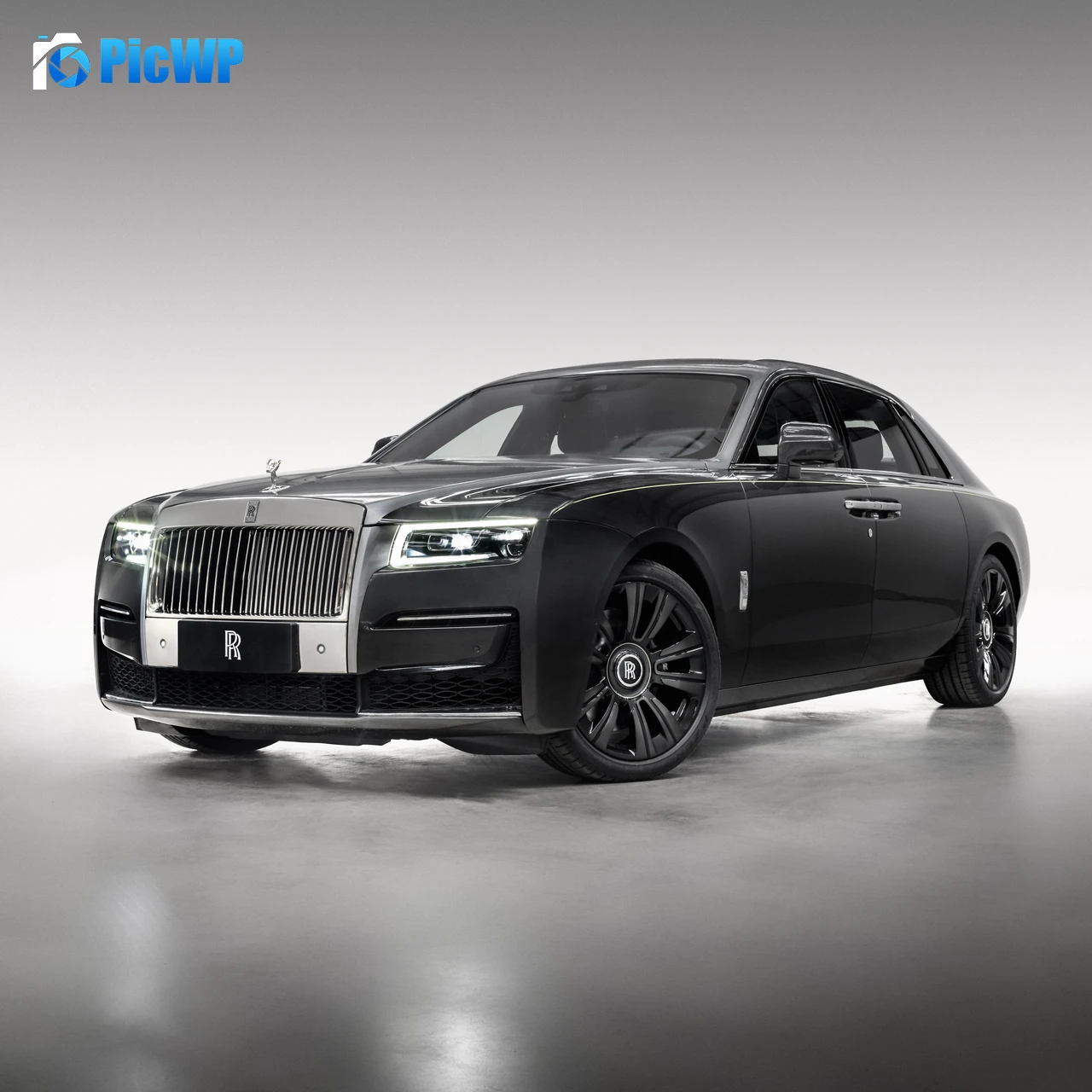 Rolls-Royce Ghost Extended Urban Sanctuary 6K Fold Wallpaper