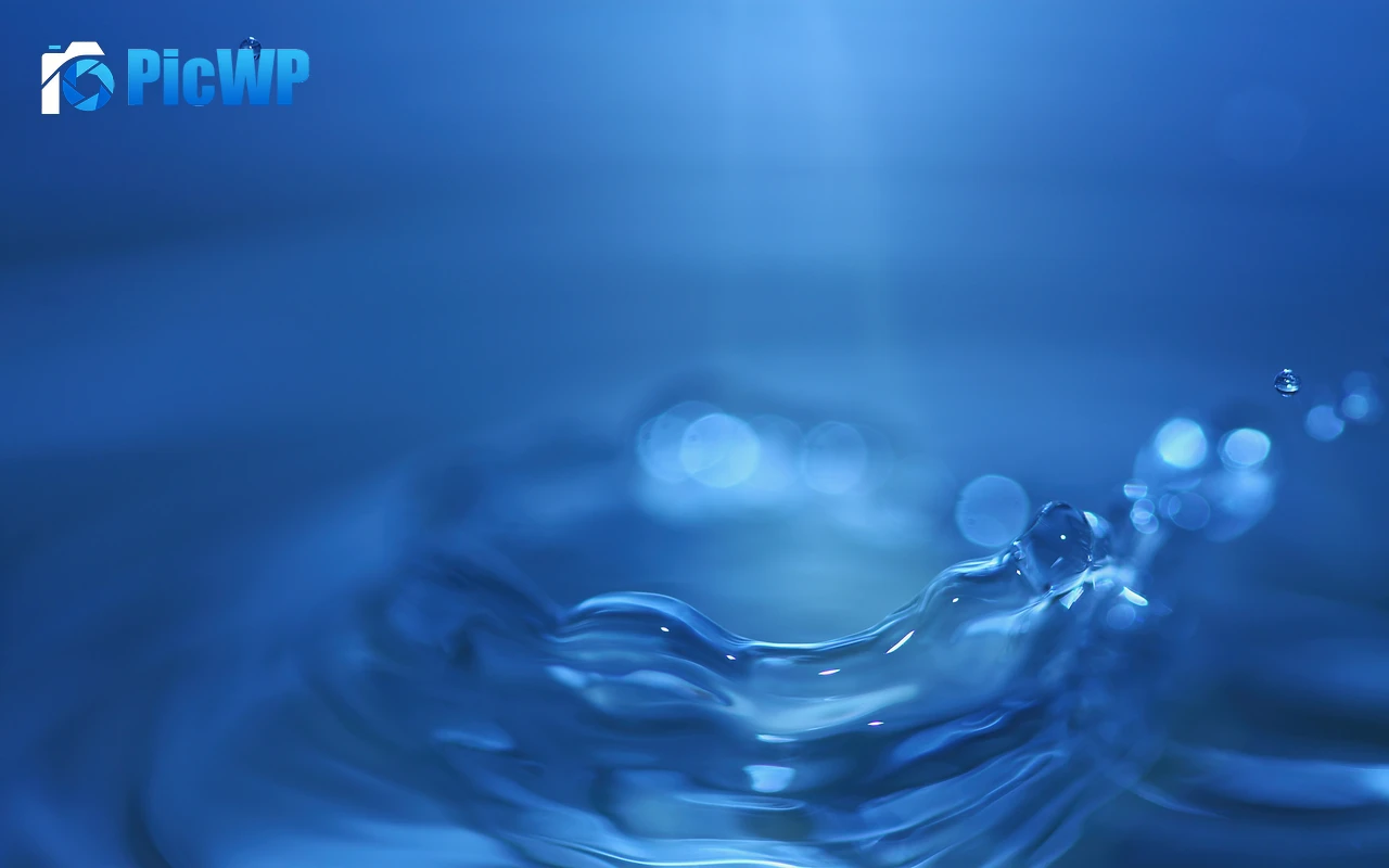 Splash Droplet 4K PC Wallpaper