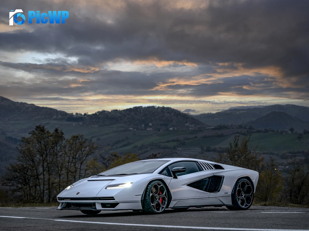 Lamborghini Countach LPI 800-4 Scenic 6K PC Wallpaper