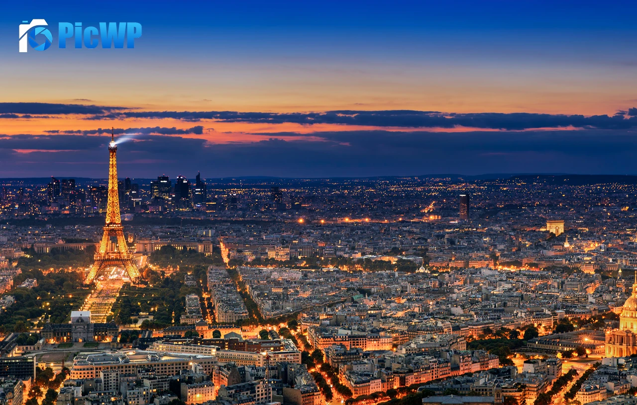 Eiffel Tower Paris 8K PC Wallpaper