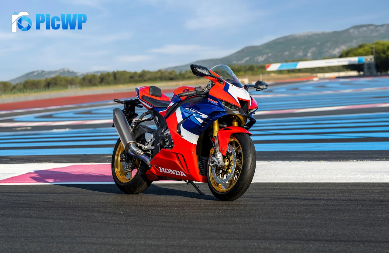 Honda CBR1000RR-R Fireblade SP Race track 4K PC Wallpaper