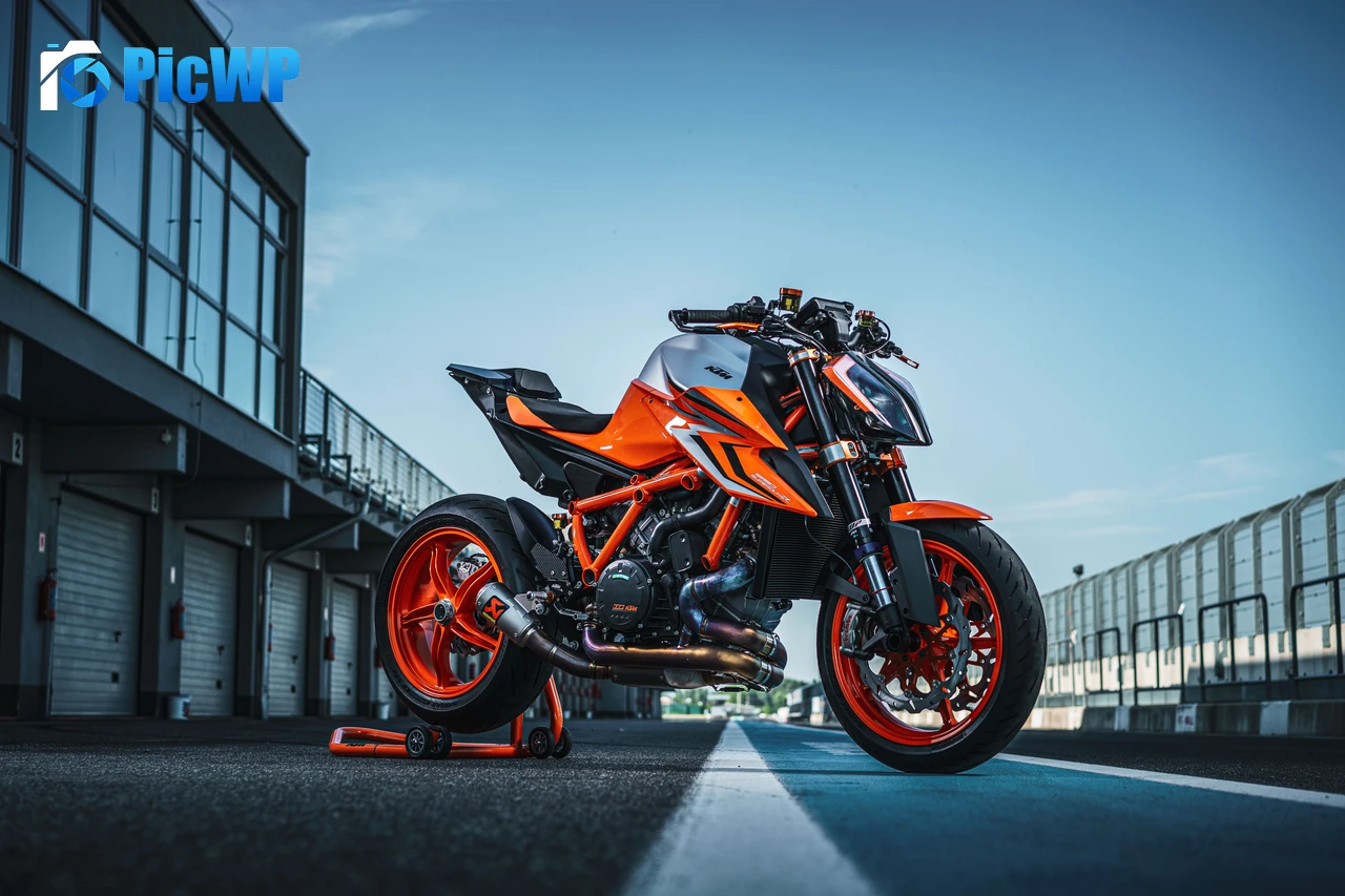 KTM 1290 Super Duke R EVO 2022 6K PC Wallpaper
