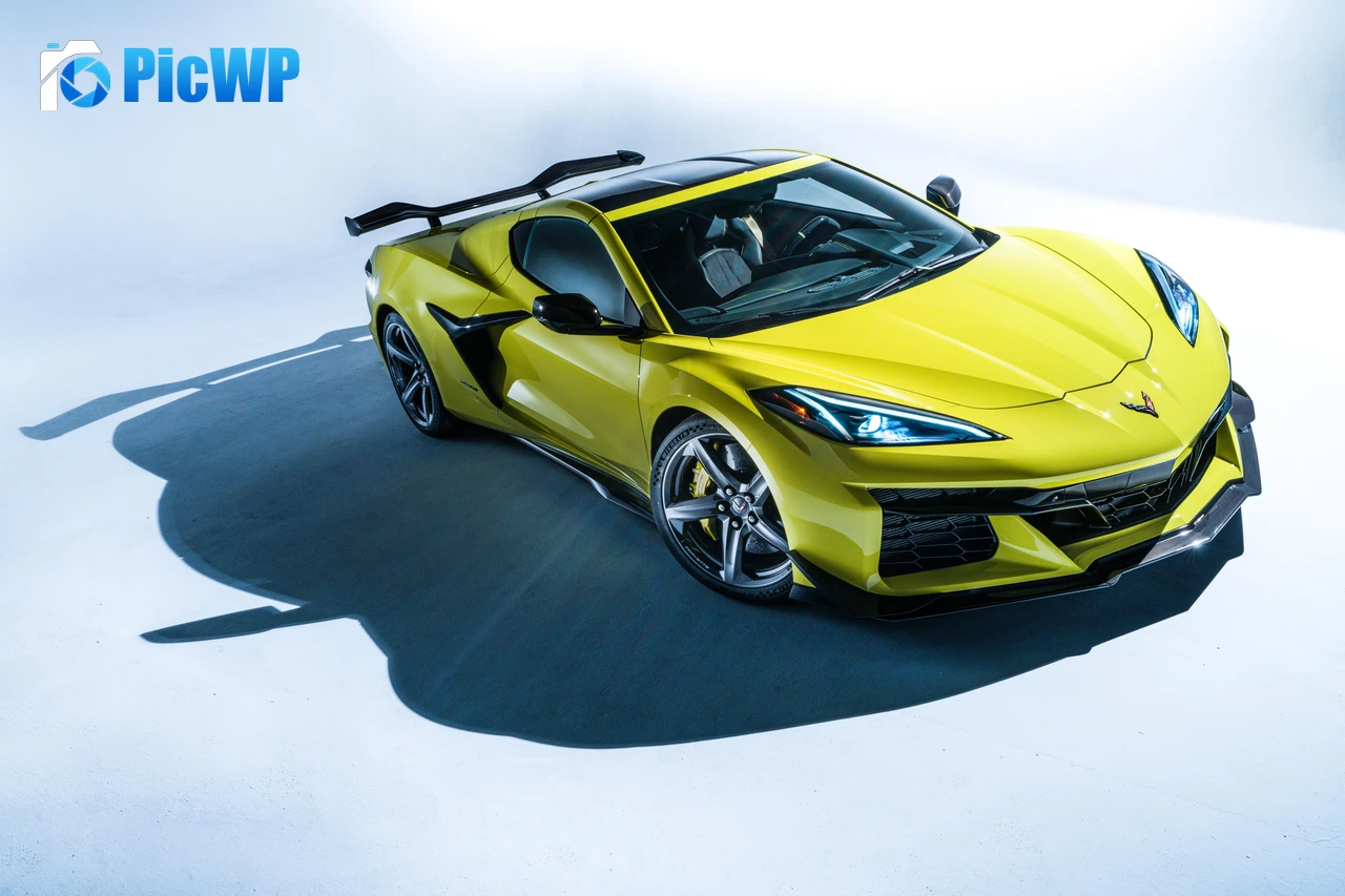Chevrolet Corvette Z06 2023 9K PC Wallpaper