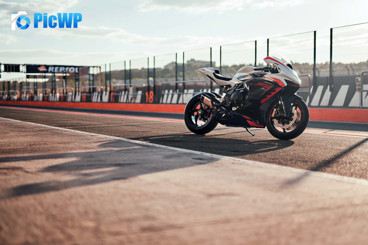 MV Agusta F3 RR 8K PC Wallpaper