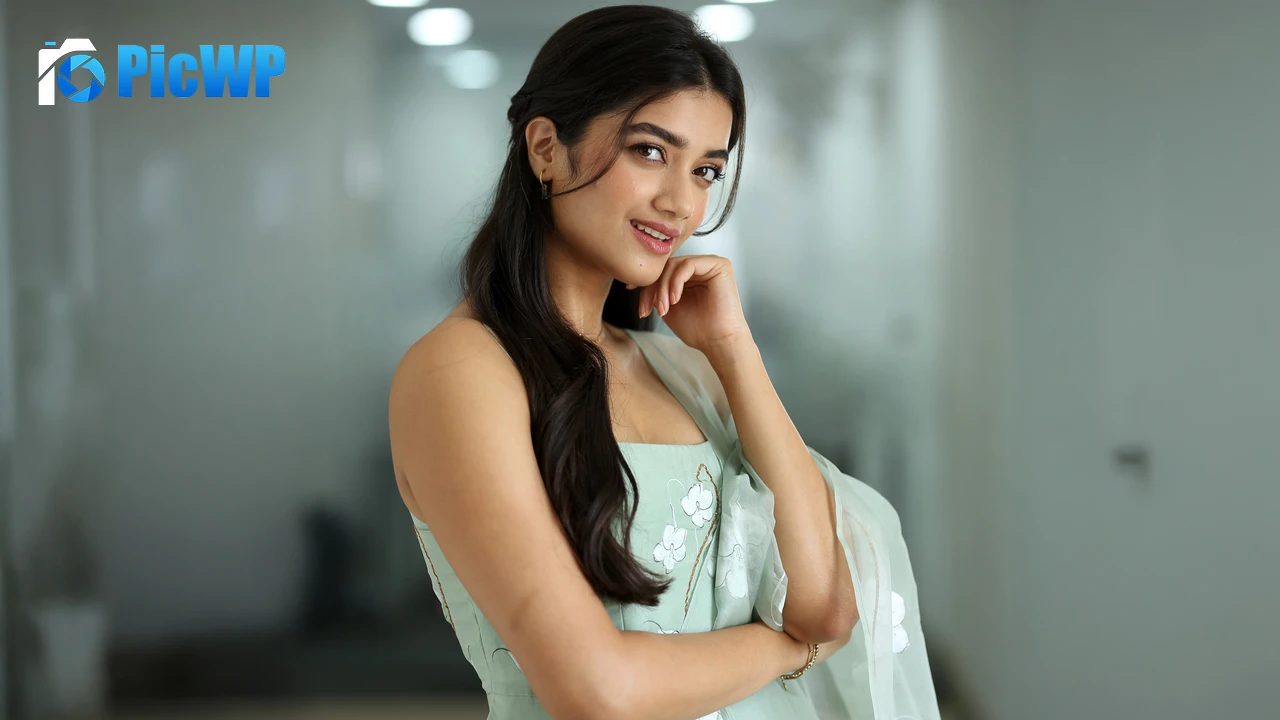 Bhagyashri Borse 6K PC Wallpaper