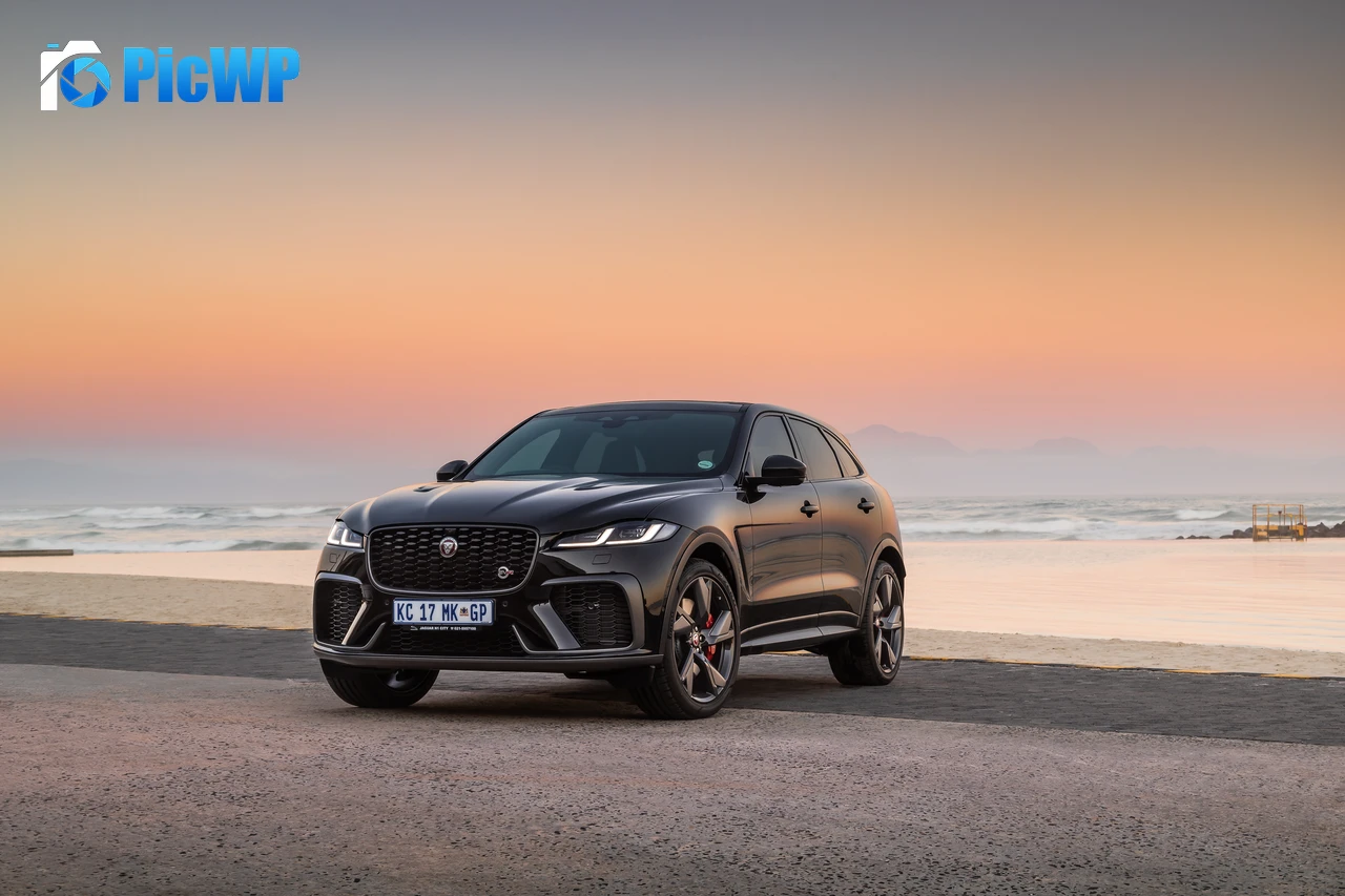 Jaguar F-Pace SVR Luxury SUV 7K PC Wallpaper
