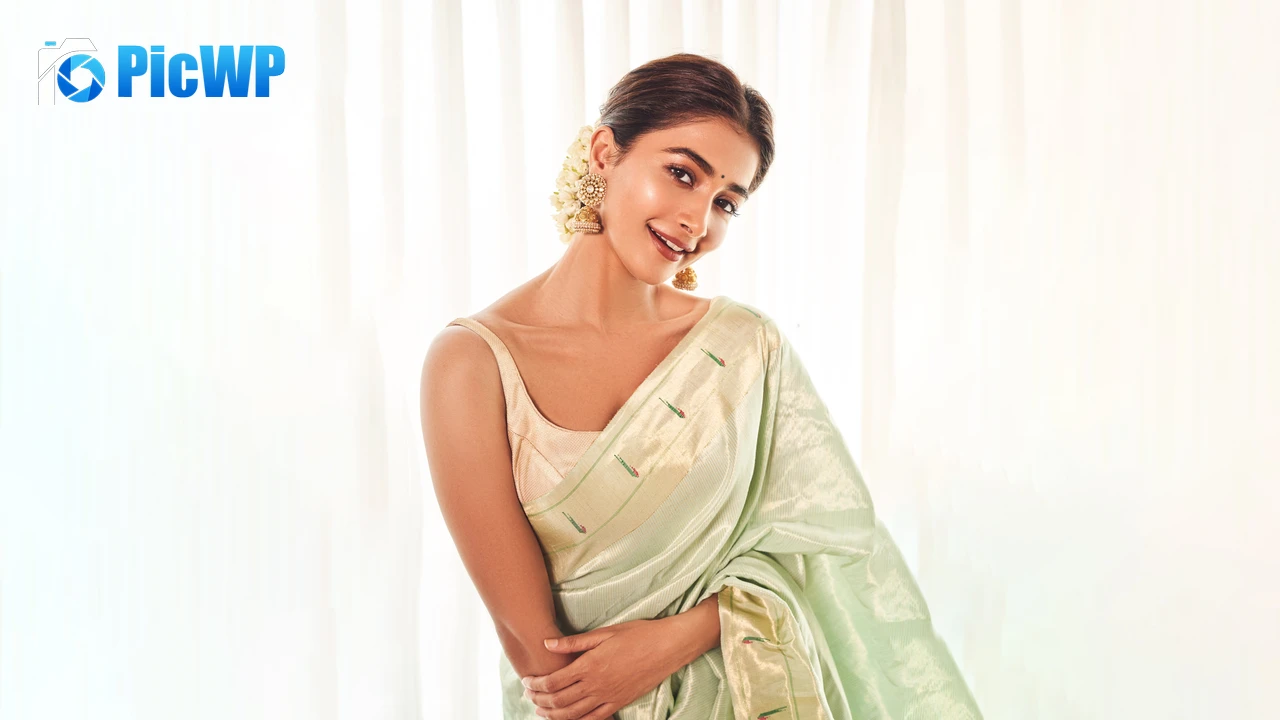 Actress Pooja Hegde in Saree 8K PC Wallpaper