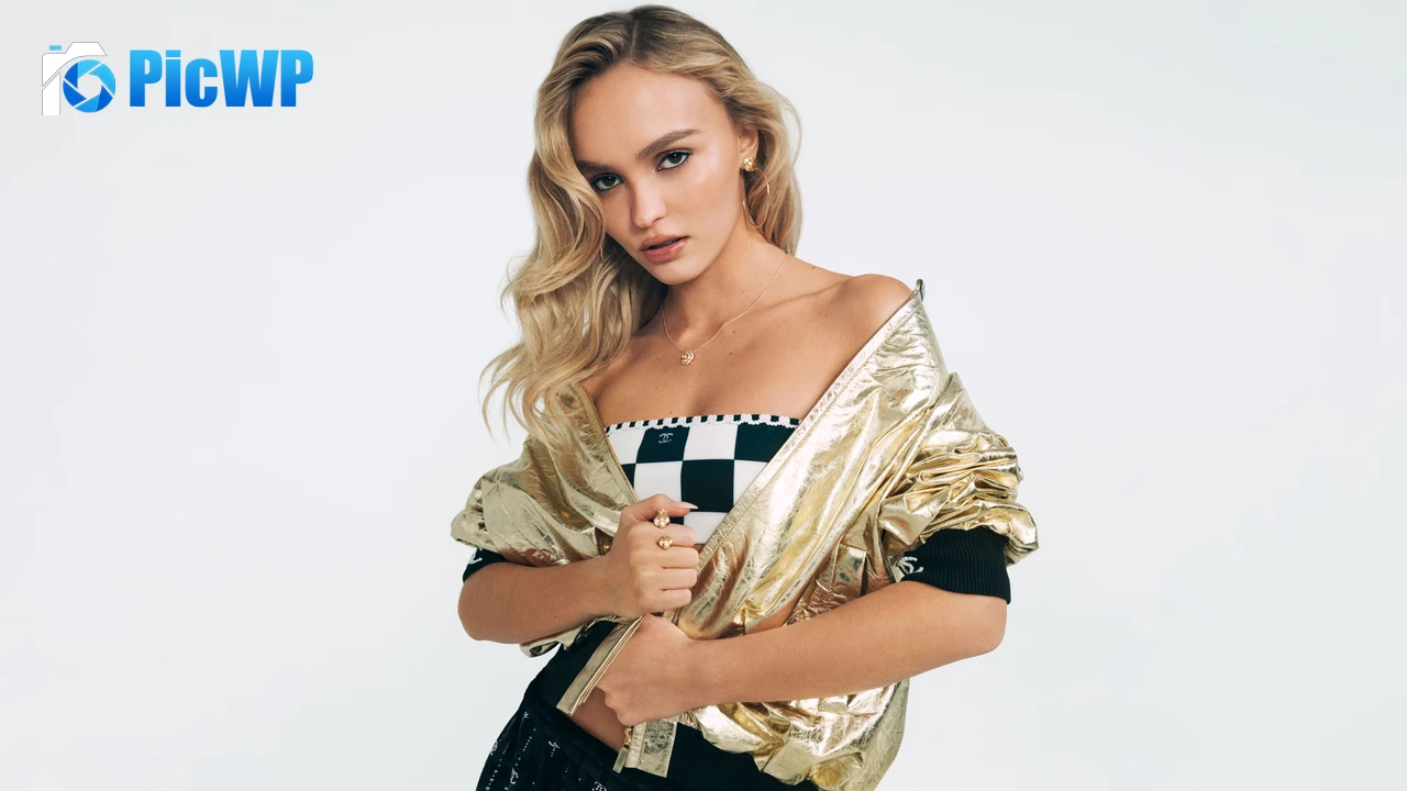 Lily Rose Depp ELLE US 8K PC Wallpaper