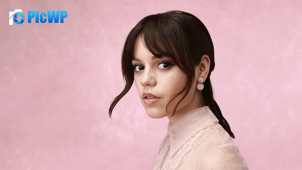 Jenna Ortega 2023 8K PC Wallpaper