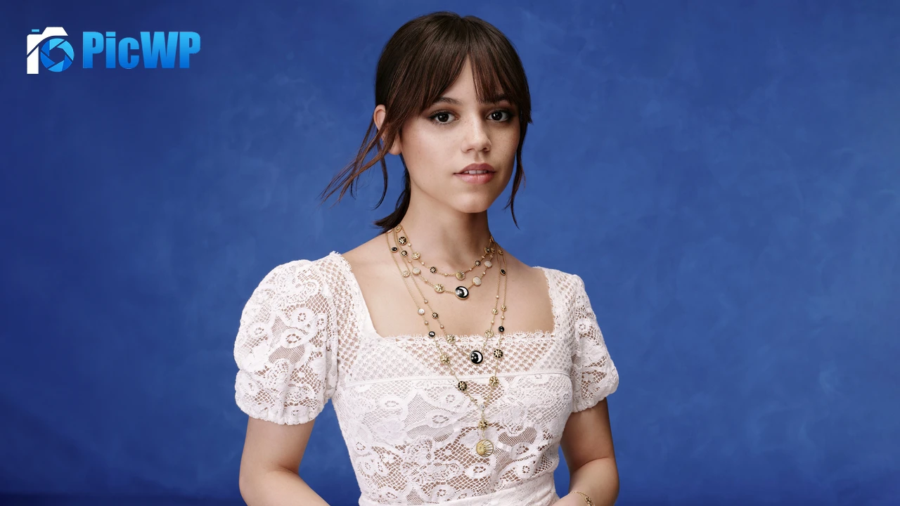 Jenna Ortega Portrait 8K PC Wallpaper