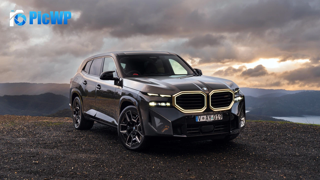 BMW XM 8K PC Wallpaper