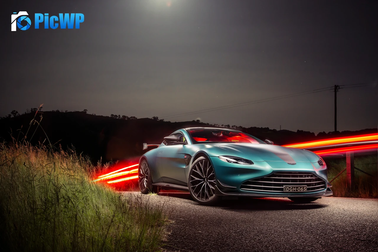 Aston Martin Vantage Racing Green 5K PC Wallpaper
