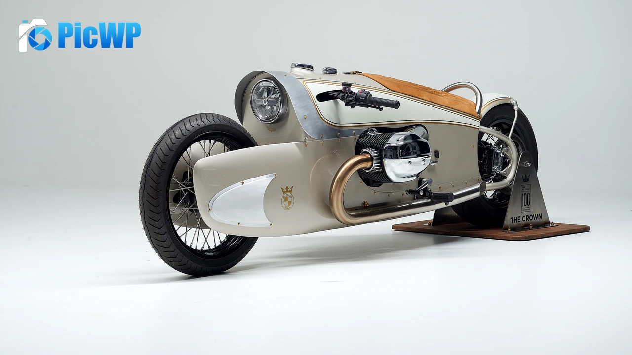 BMW R 18 The Crown Kingston Custom 8K PC Wallpaper