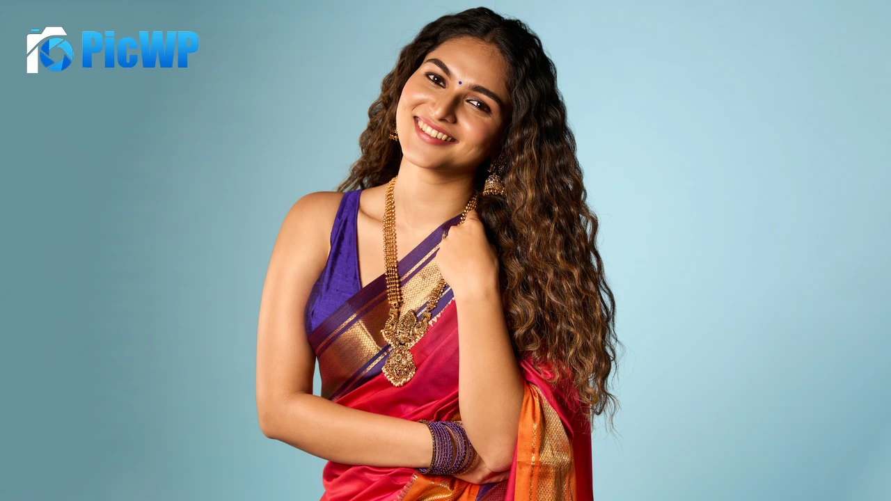 Kayadu Lohar Saree 8K PC Wallpaper