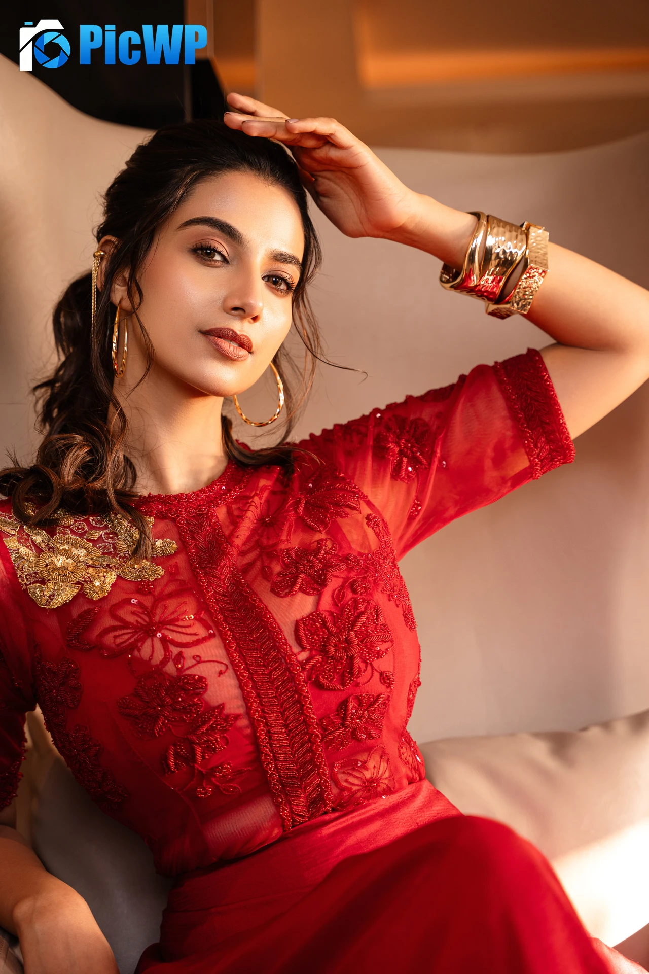 Meenaakshi Chaudhary Vertical 8K Mobile Wallpaper