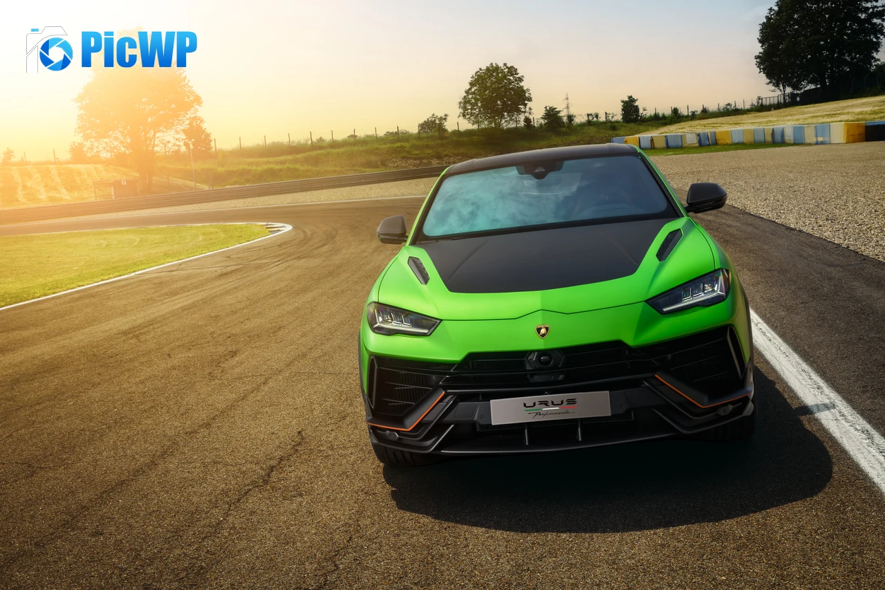 Lamborghini Urus Performante Essenza SCV12 9K PC Wallpaper