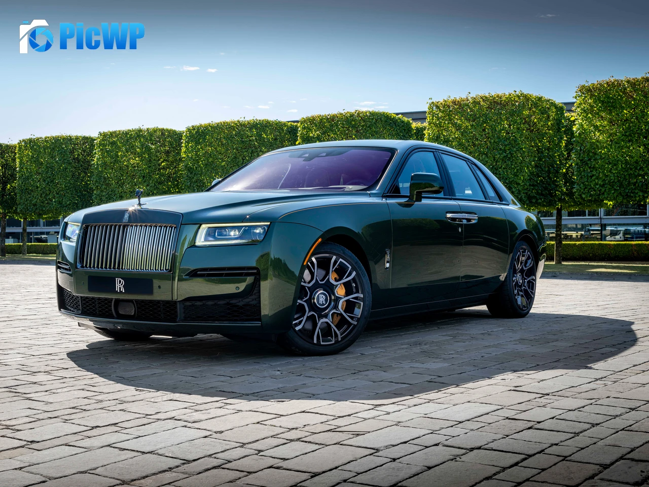 Rolls-Royce Ghost 8K PC Wallpaper