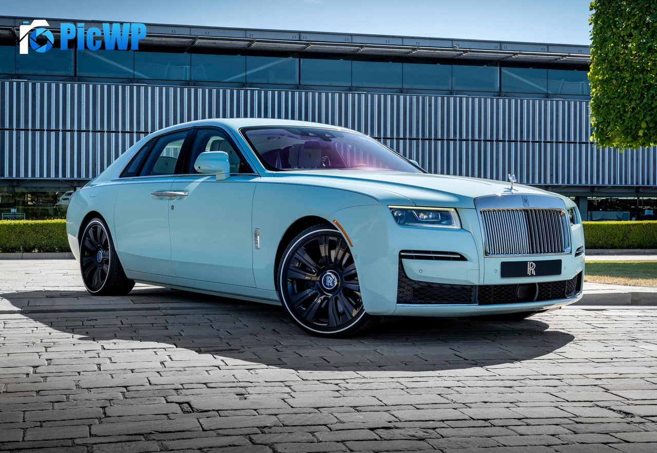 Rolls-Royce Ghost 8K PC Wallpaper