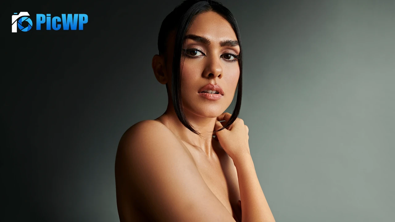 Mrunal Thakur 8K PC Wallpaper