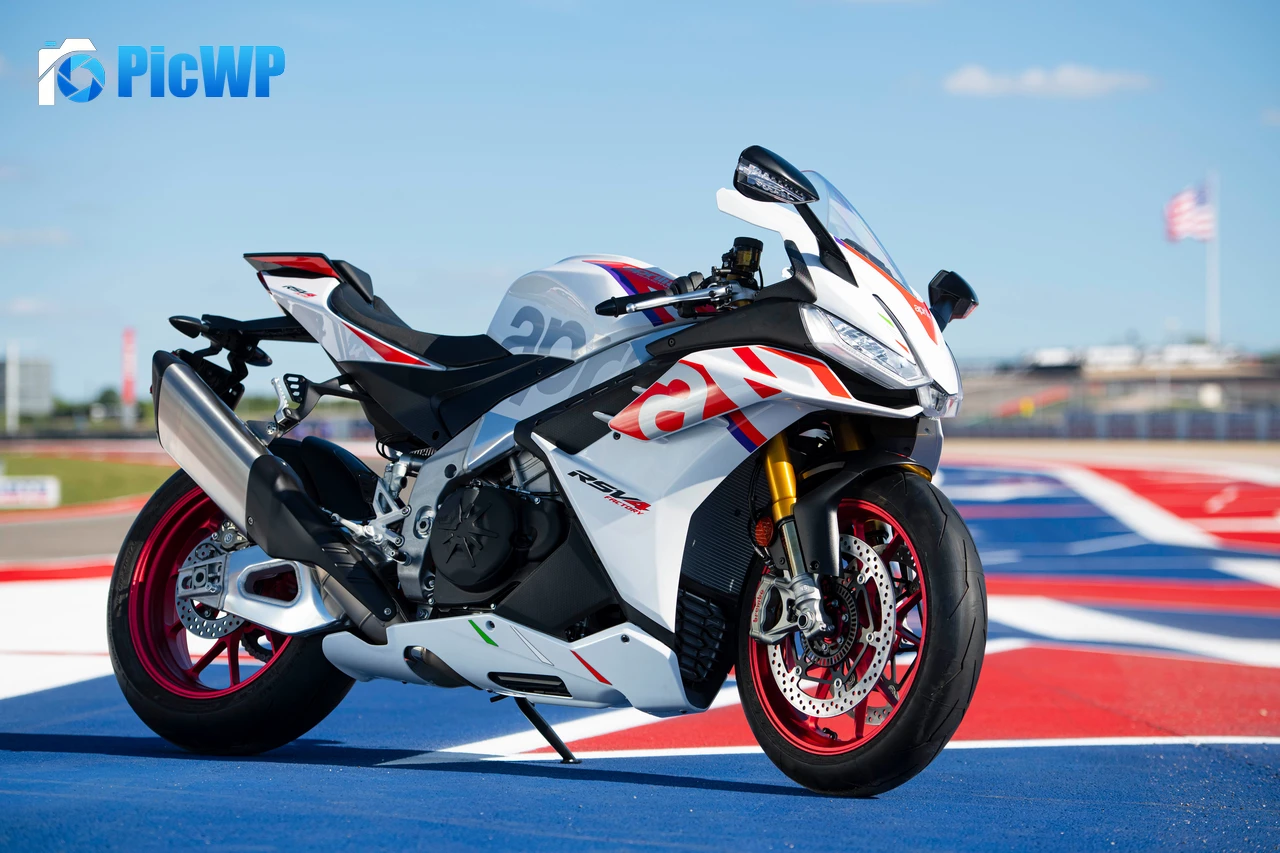 2023 Aprilia RSV4 Factory 8K PC Wallpaper
