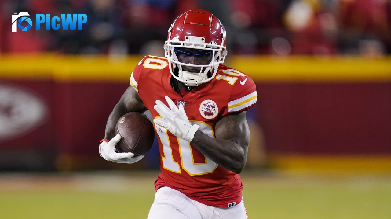 Tyreek Hill American football player 5K PC Wallpaper