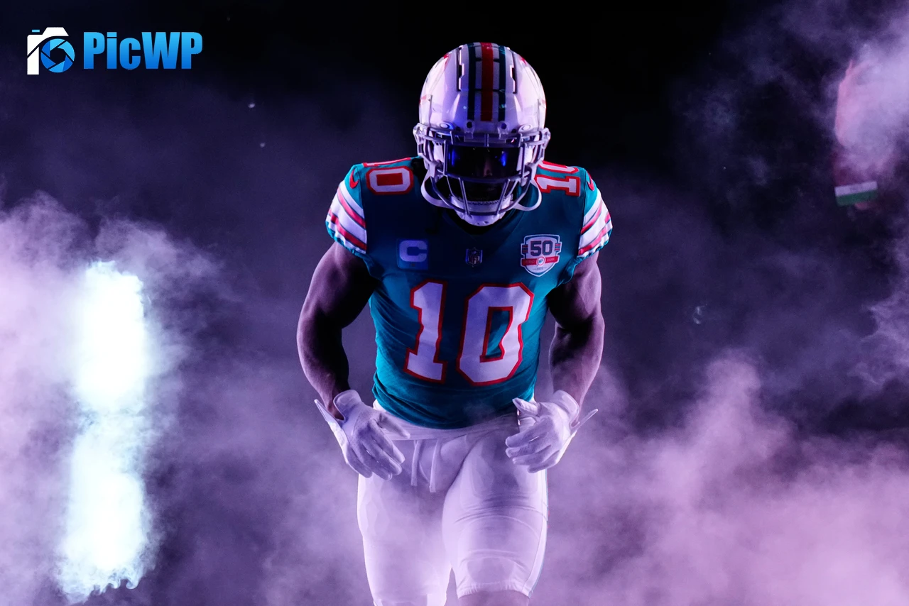 Tyreek Hill Miami Dolphins 6K PC Wallpaper