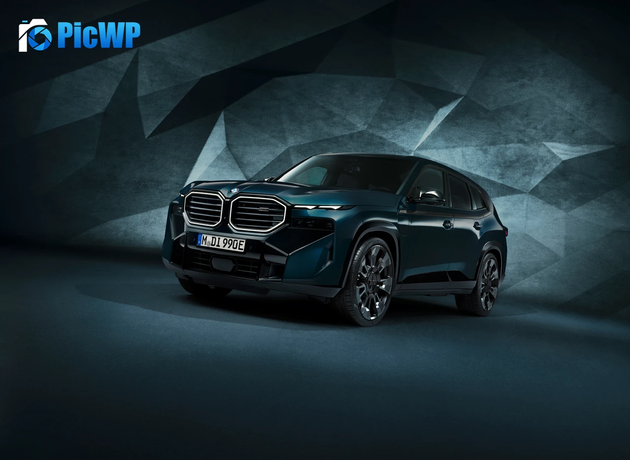 BMW XM Plug-in Hybrid SUV 8K PC Wallpaper