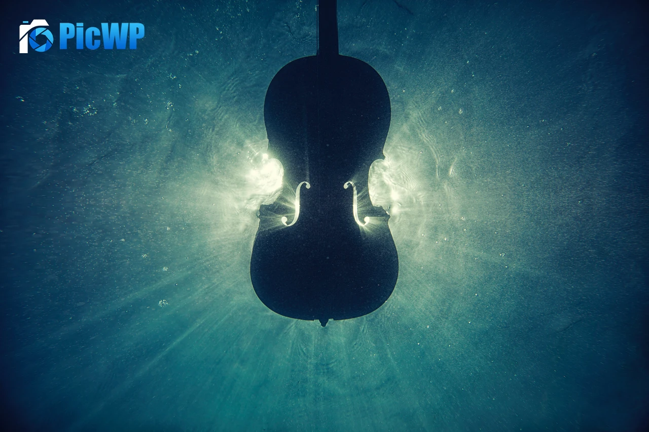 Violin Underwater 6K PC Wallpaper