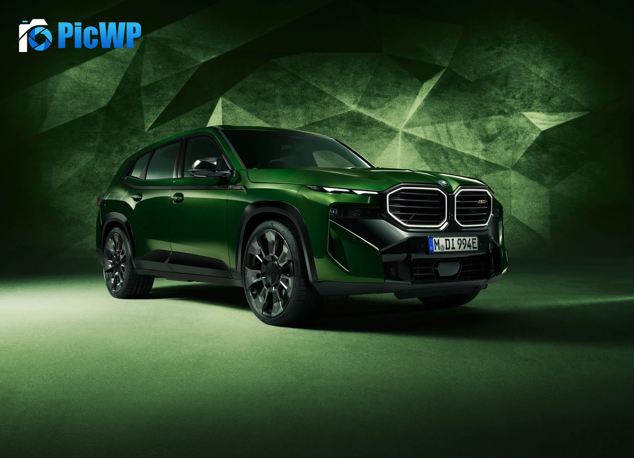 BMW XM Luxury Crossover 8K PC Wallpaper