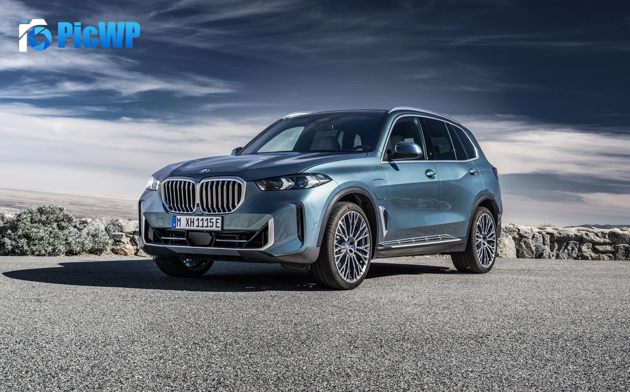 BMW X5 2023 8K PC Wallpaper