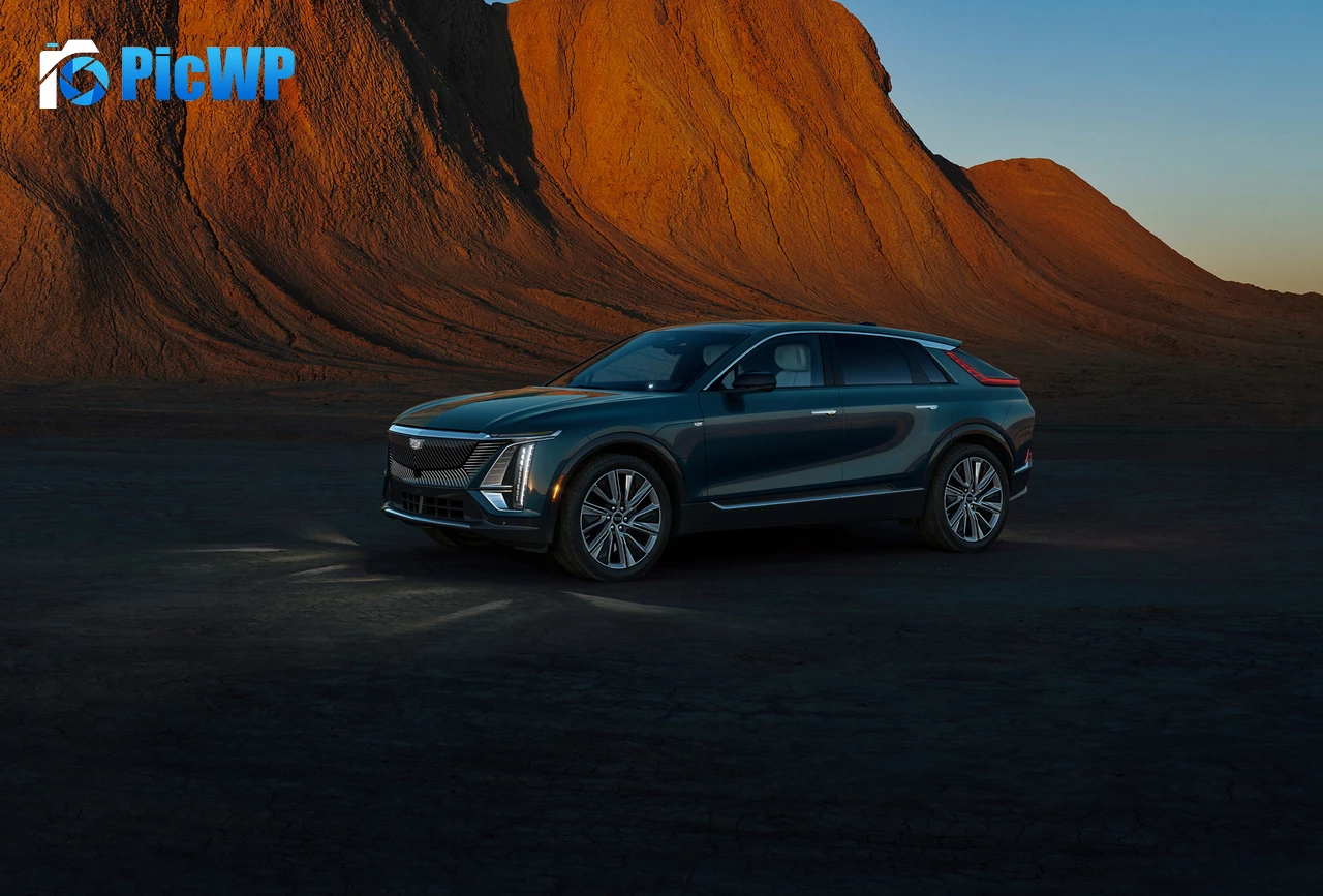 Cadillac Lyriq Tech Electric SUV 4K PC Wallpaper