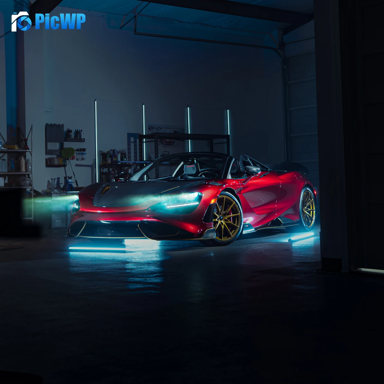MSO McLaren 765LT Spider Supercar 4K Fold Wallpaper