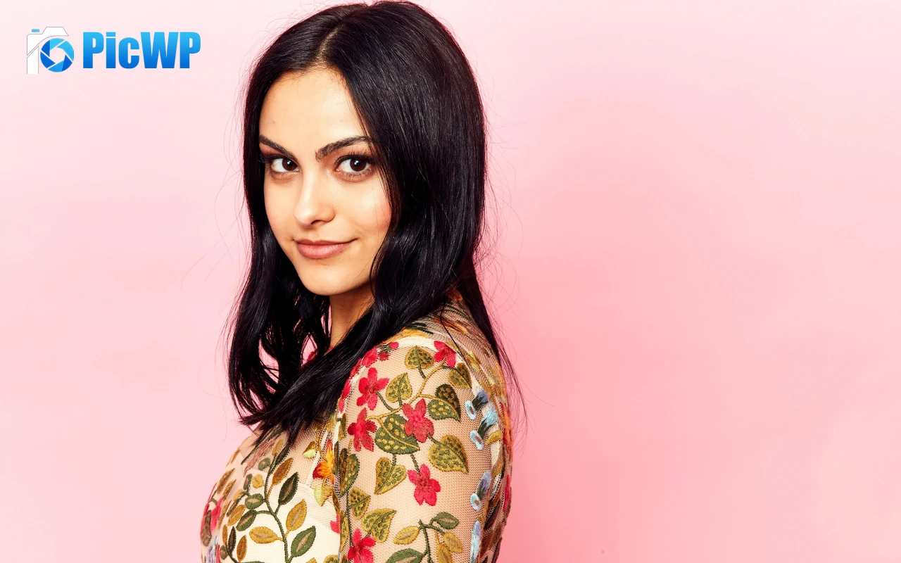 Camila Mendes Portrait 4K PC Wallpaper