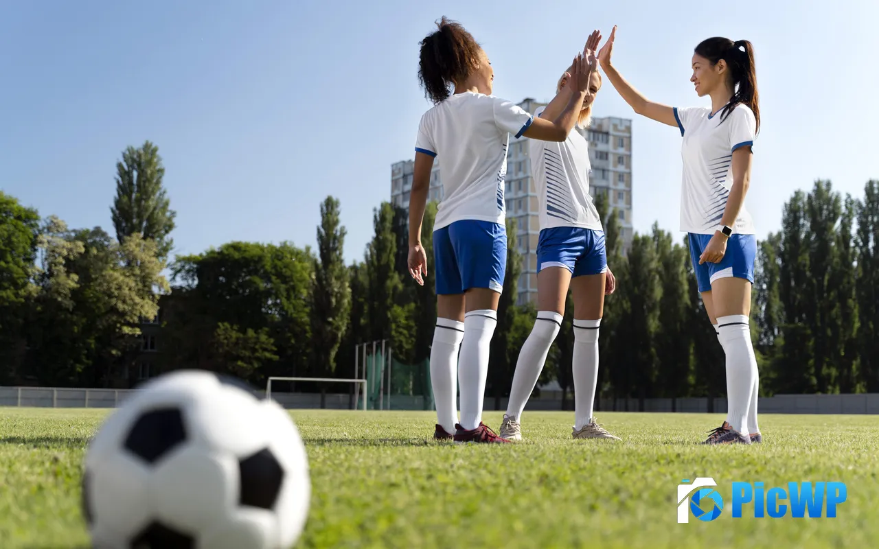 Women Playing Football Team Sports Fitness 5K PC Wallpaper