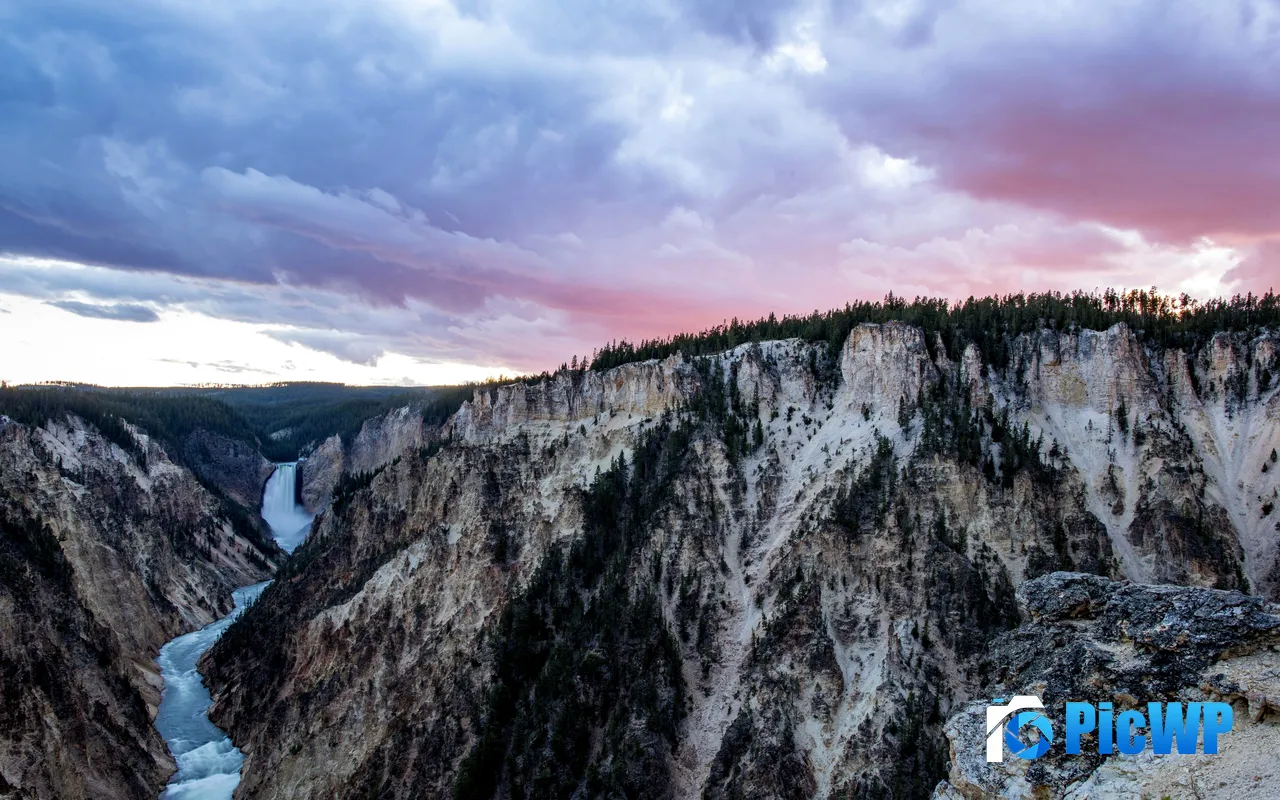 Yellowstone National Park Valley River Wyoming USA 5K PC Wallpaper
