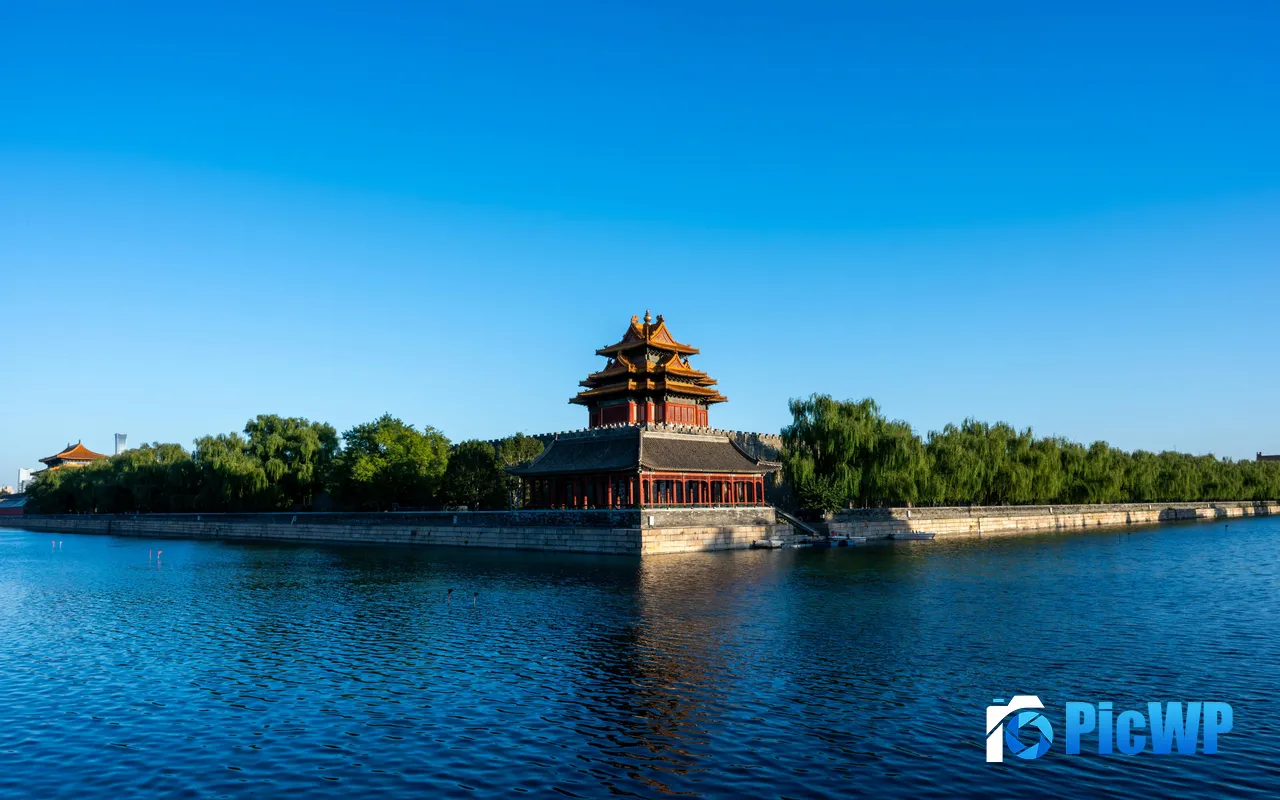 Blue Sky Sunny Lake Forbidden City Beijing China 5K PC Wallpaper