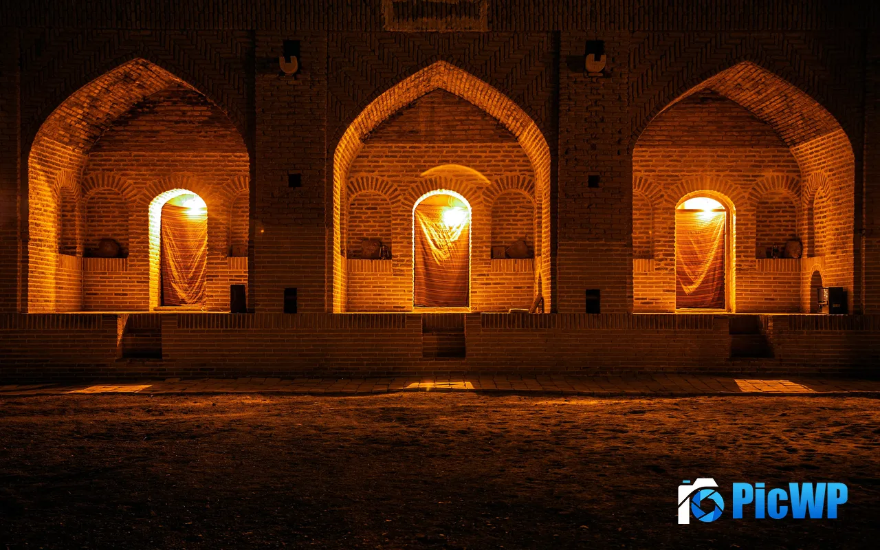 Deir Gchin Inn <font color=red>Night</font> Qom Province Iran 5K PC Wallpaper