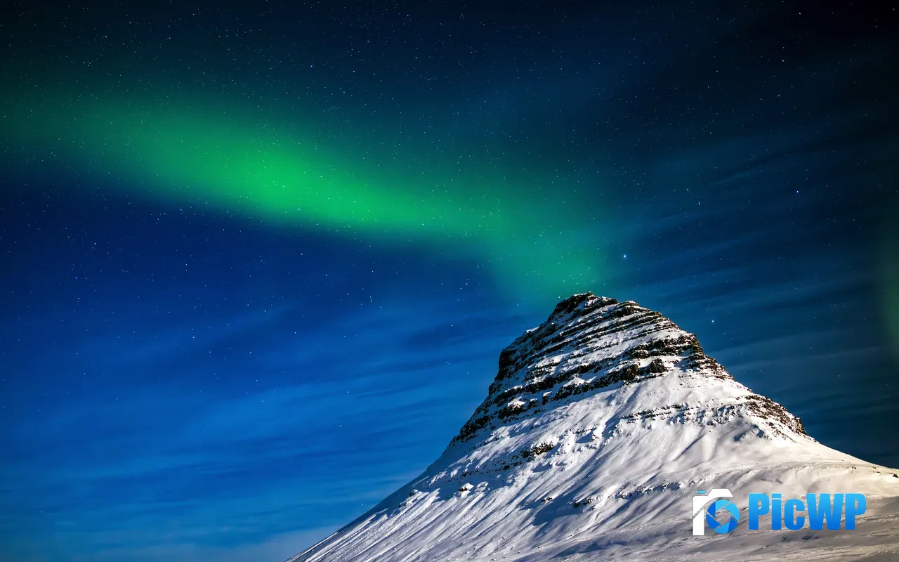 Green Aurora <font color=red>Snow</font> Church Mountain Iceland 5K PC Wallpaper