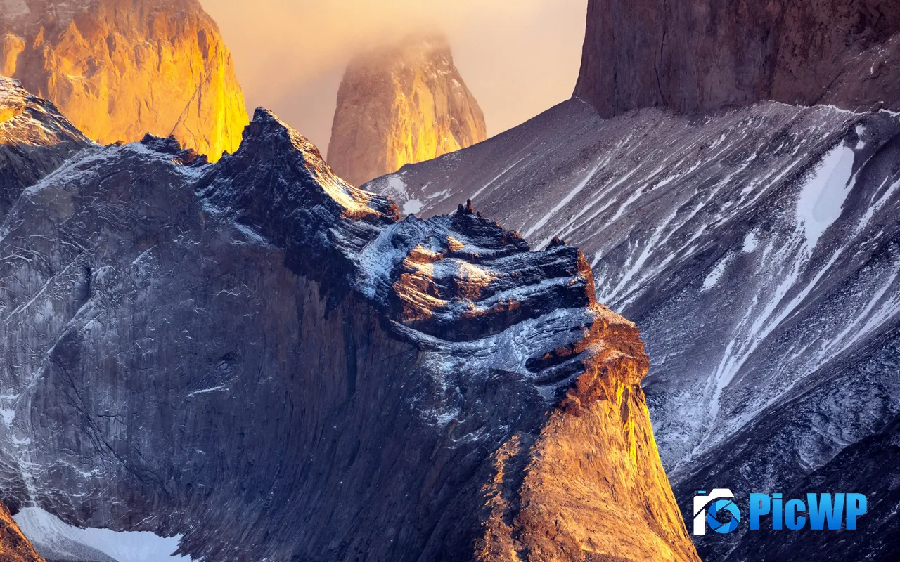 Morning <font color=red>Sun</font>light Snow Peak Torres del Paine Chile 5K PC Wallpaper
