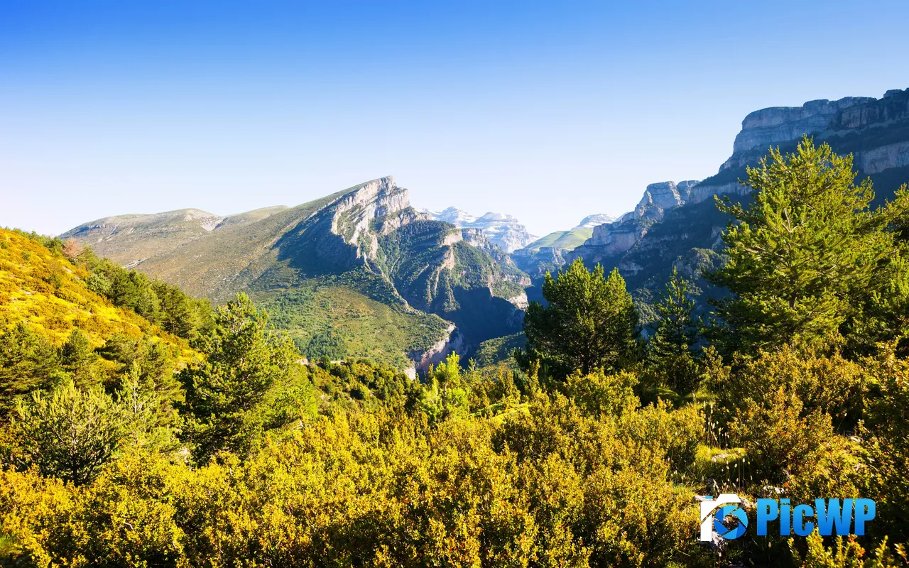 Anisclo Canyon Mondoto <font color=red>Mountains</font> Summer Spain 5K PC Wallpaper
